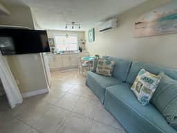 Cozy Beach Bungalow - Image 2