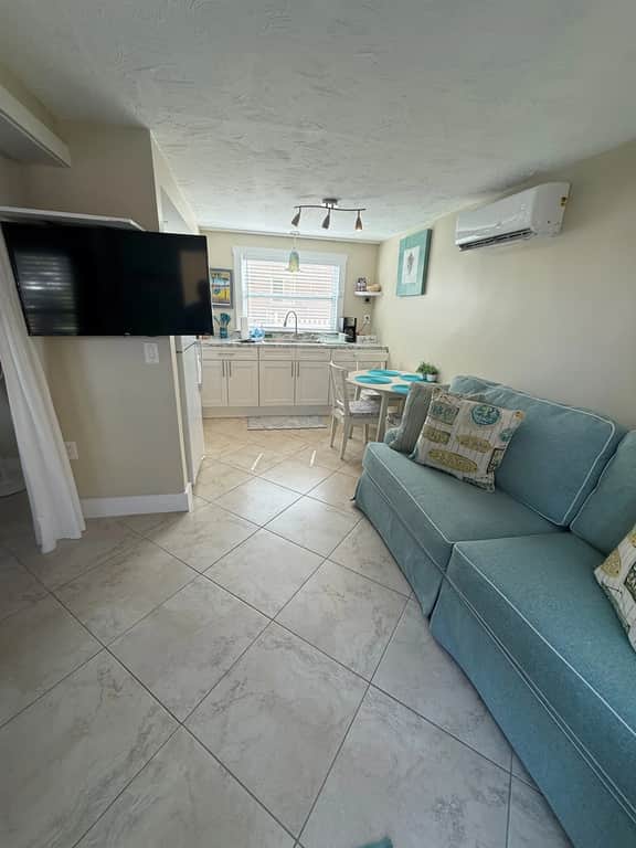 Cozy Beach Bungalow - Image 3